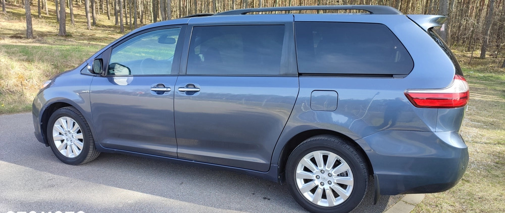 Toyota Sienna cena 114900 przebieg: 143600, rok produkcji 2015 z Kobyłka małe 211